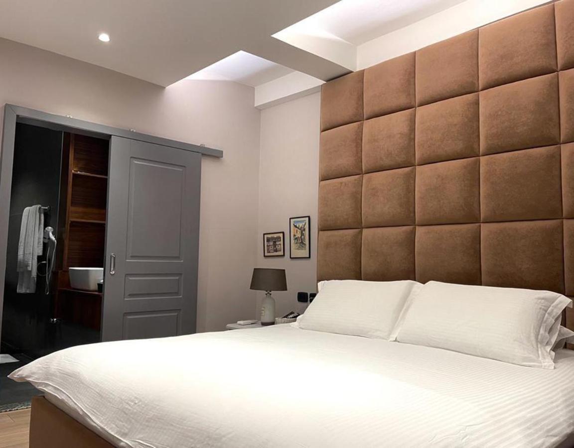 Vila Shard Boutique Hotel Tiranë Ngoại thất bức ảnh