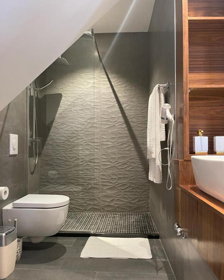 Vila Shard Boutique Hotel Tiranë Ngoại thất bức ảnh