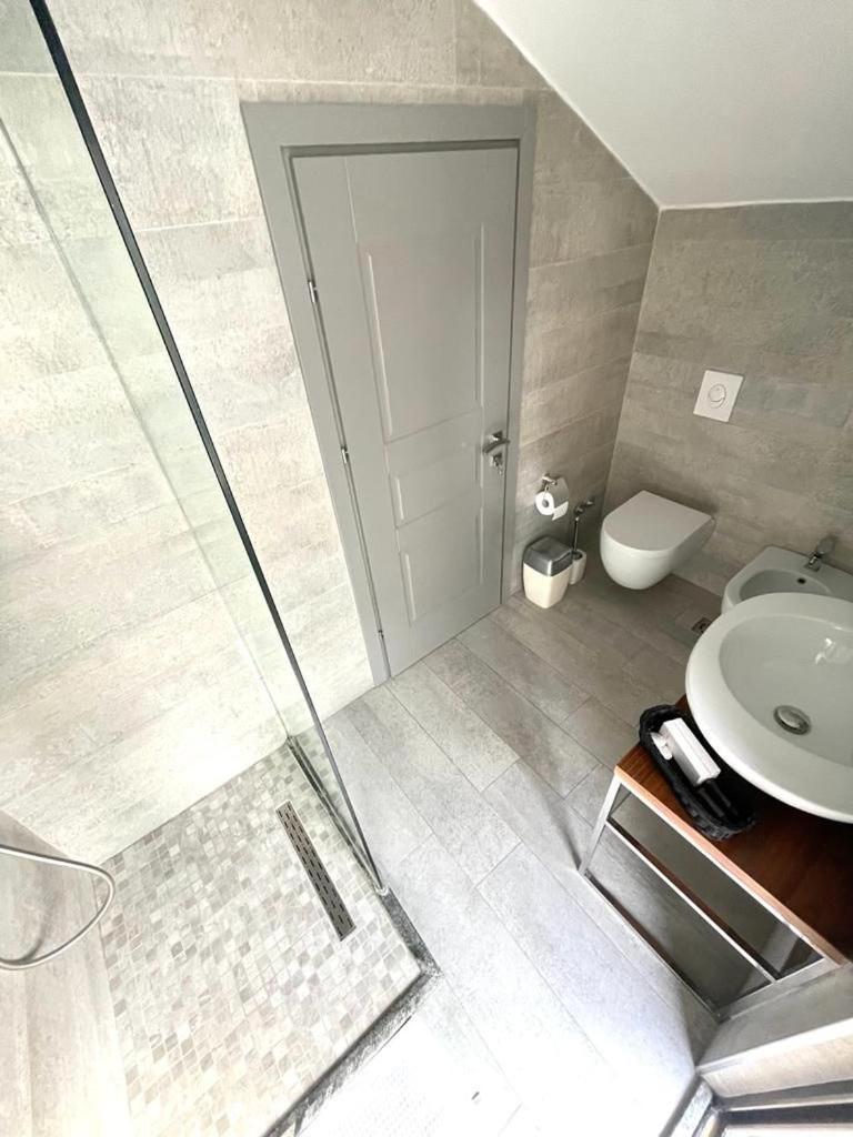 Vila Shard Boutique Hotel Tiranë Ngoại thất bức ảnh